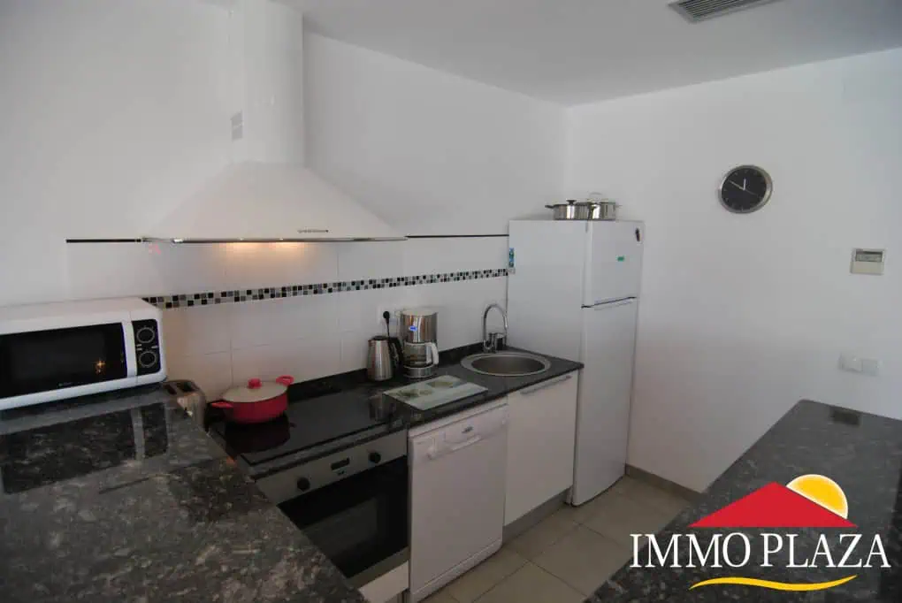 Second line of the sea, in a small building, modern apartment with an independent studio and private parking, in Roses – Spain – photo 4