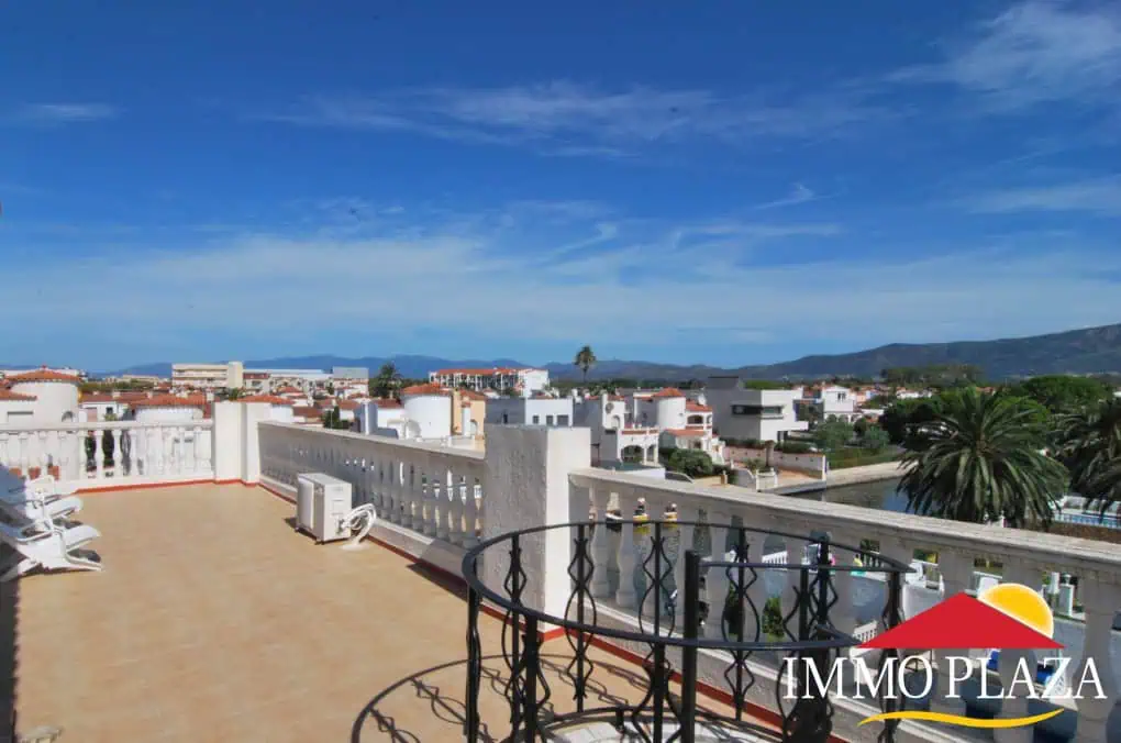 Beautiful apartment with 2 bedrooms, terrace of 45m2 and mooring 8 meters – Empuriabrava – Costa Brava – photo 5