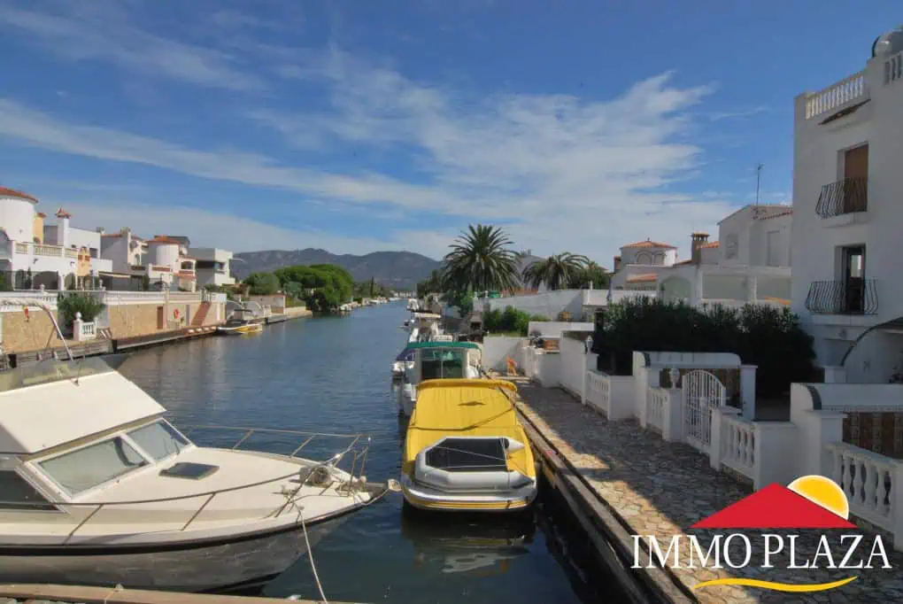 Beautiful apartment with 2 bedrooms, terrace of 45m2 and mooring 8 meters – Empuriabrava – Costa Brava – photo 6