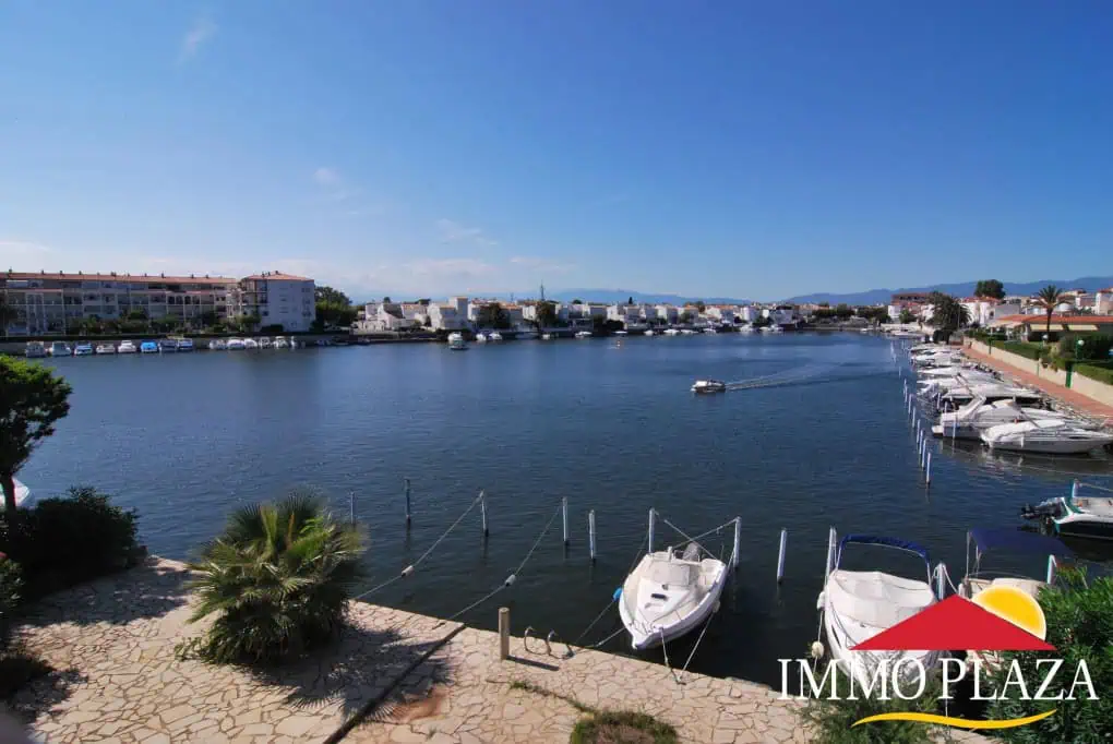 Nice apartment with a magnificent view of Lake San Maurici. Possible mooring, in the Marina of Empuriabrava – Catalonia – photo 2