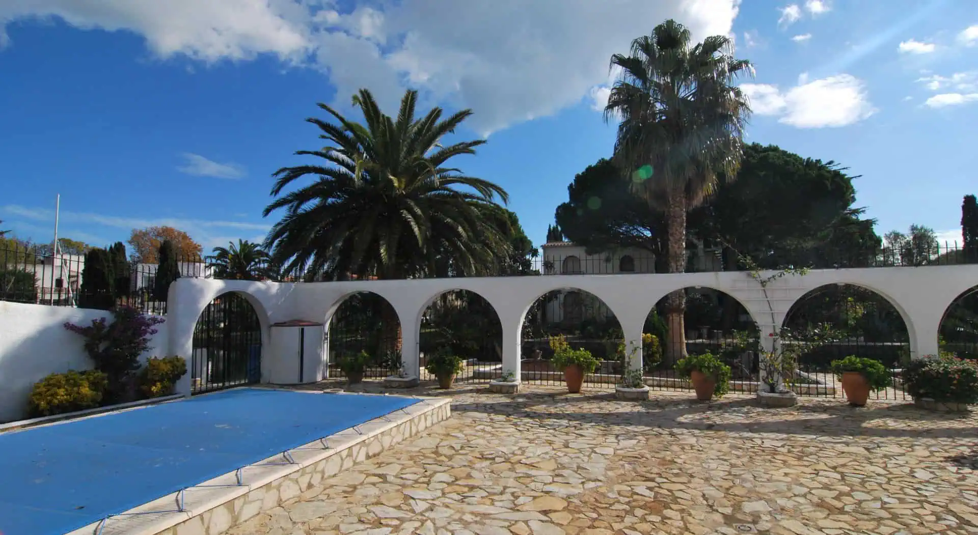 18112014101348_69 Superb villa in traditional Spanish style on al large plot with 2 moorings in Empuria Brava – Catalunya
