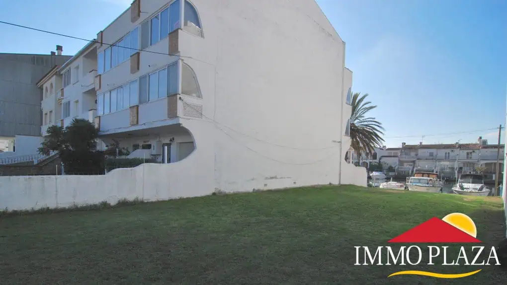 Building plot in a private port with a mooring 13x11M, 10mins walk from the center of Empuriabrava – photo 4