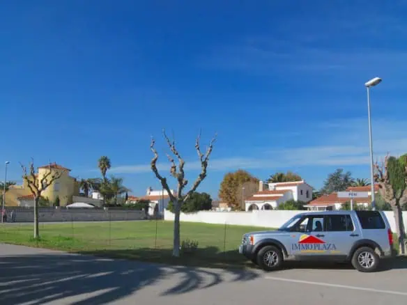 Building plot of 773m2 at 10 min. walk from the beach and the center of Empuriabrava – Costa Brava