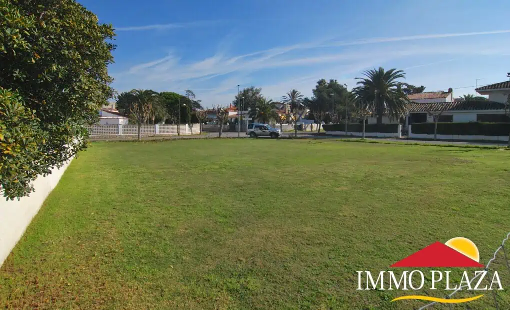 Building plot of 773m2 at 10 min. walk from the beach and the center of Empuriabrava – Costa Brava – photo 2
