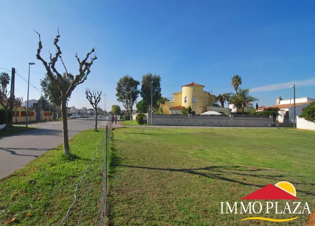 Building plot of 773m2 at 10 min. walk from the beach and the center of Empuriabrava – Costa Brava – photo 5