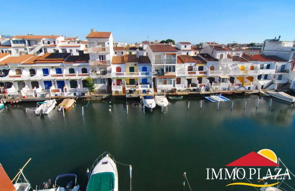 RESERVED: 2 Bedrooms apartment with views on the canal, 10 min. walk from the beach of Empuriabrava – Costa Brava – photo 2