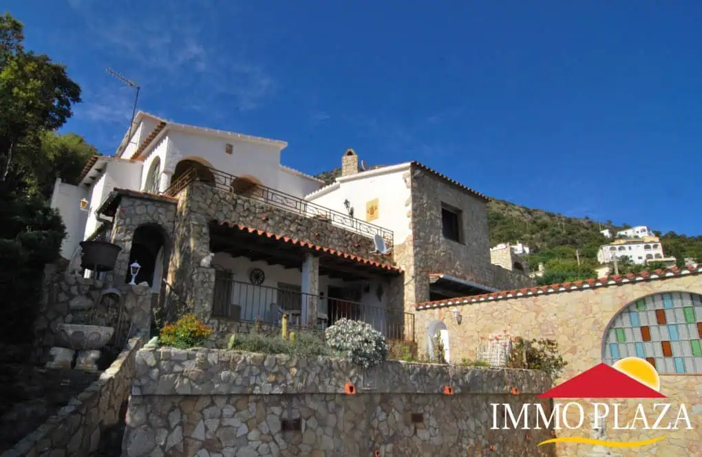 Wonderful villa with 5 bedrooms with swimming pool and magnificent views over the Bay of Roses – Costa Brava – photo 4