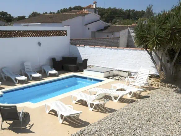 Beautiful villa with 2 apartments, private pool and private parking, on Marina Empuriabrava – Costa Brava