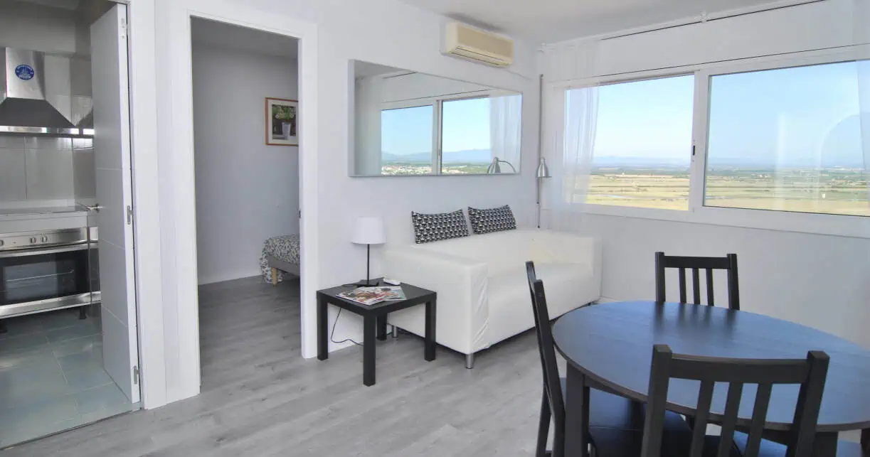 1st line of the sea, 2 bedroom apartment, completely renovated in 2016 – Empuriabrava – Costa Brava