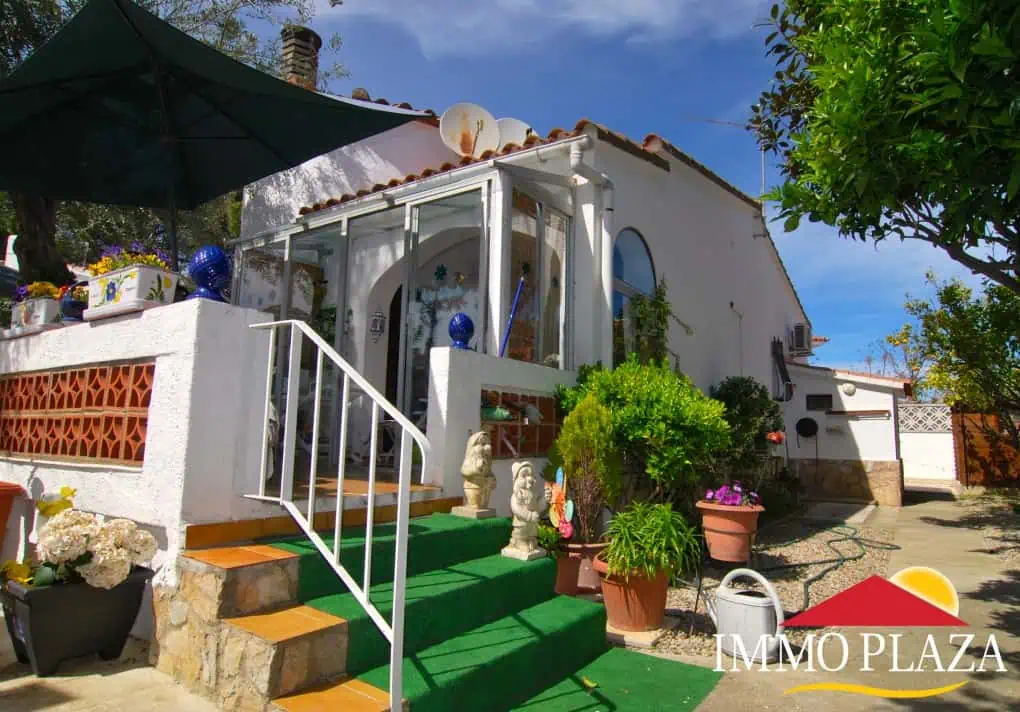 Detached house near the center with 3 bedrooms, and garage – Empuriabrava – Costa Brava – photo 6