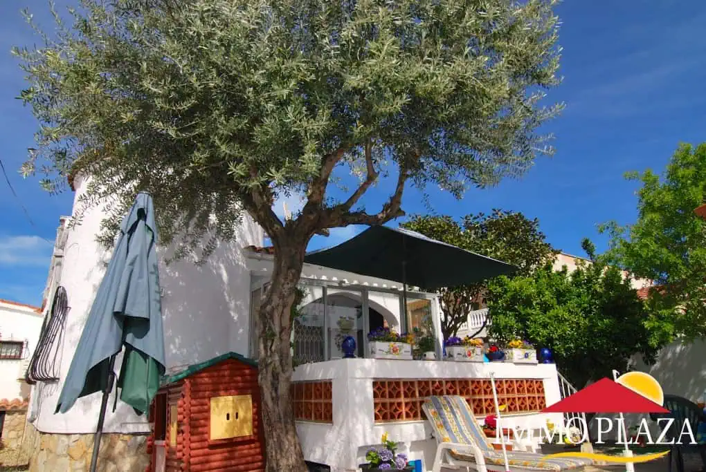 Detached house near the center with 3 bedrooms, and garage – Empuriabrava – Costa Brava – photo 2