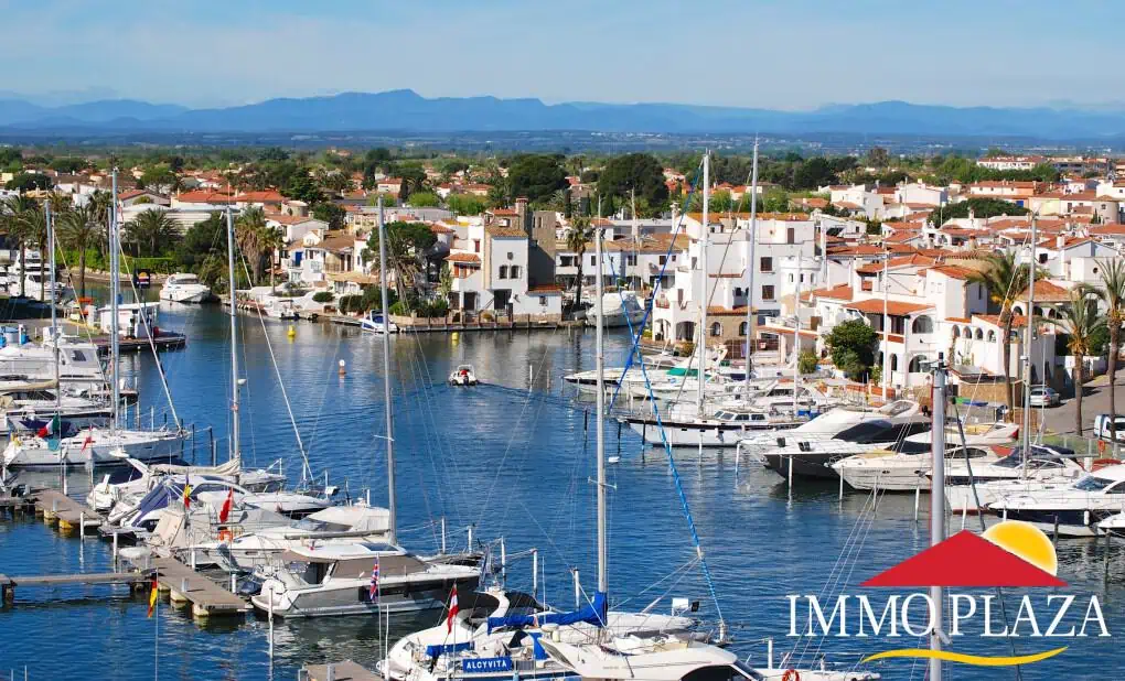 Bright studio with stunning views over the marina of Empuriabrava and the Mountains – Ampuria-brava – Costa Brava North – photo 3
