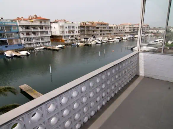 Modern apartment with 2 bedrooms and mooring 12 X 2,50M at 15 min. from junction Sea Empuriabrava – Costa Brava