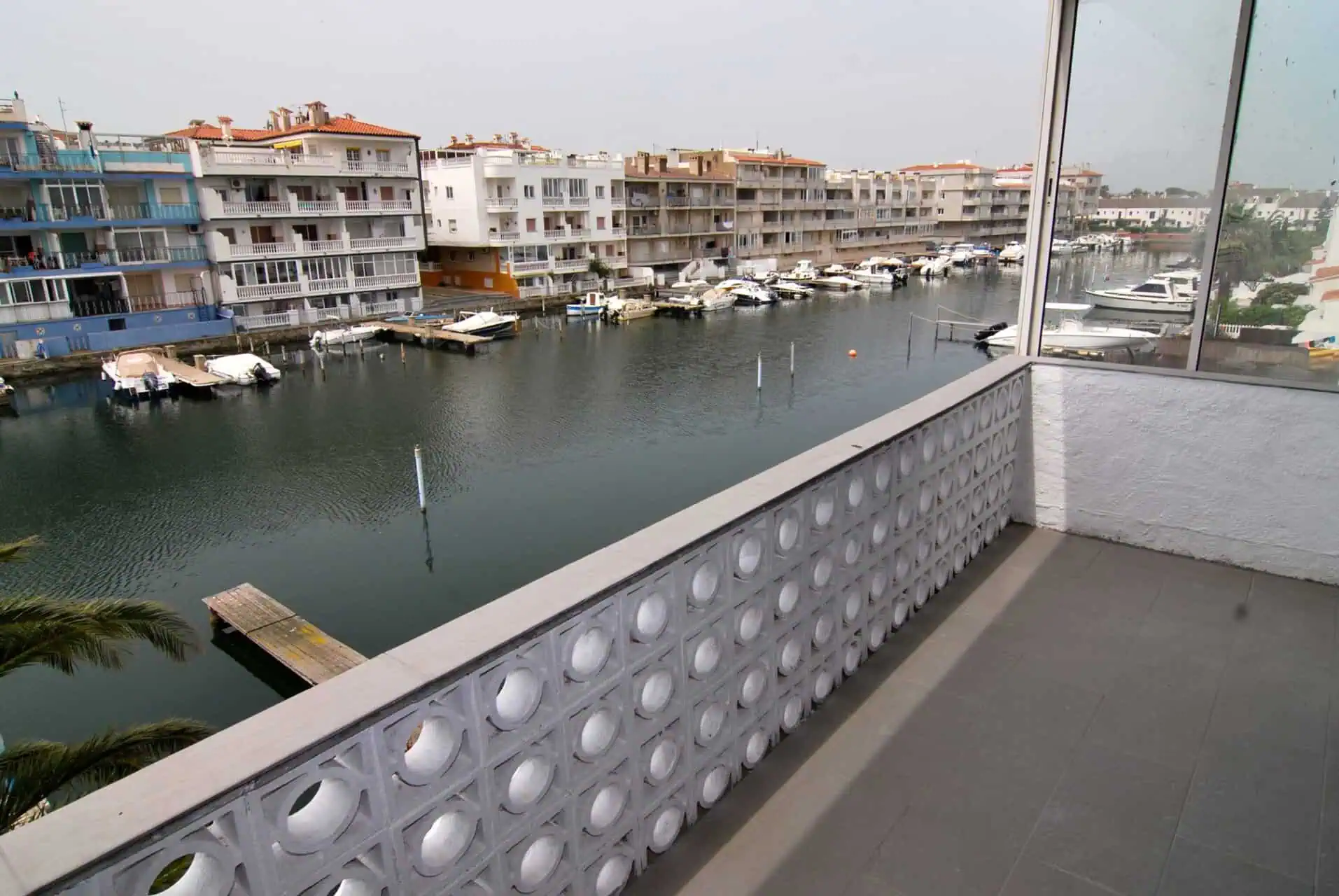 20052015165256_121 Modern apartment with 2 bedrooms and mooring 12 X 2,50M at 15 min. from junction Sea Empuriabrava – Costa Brava
