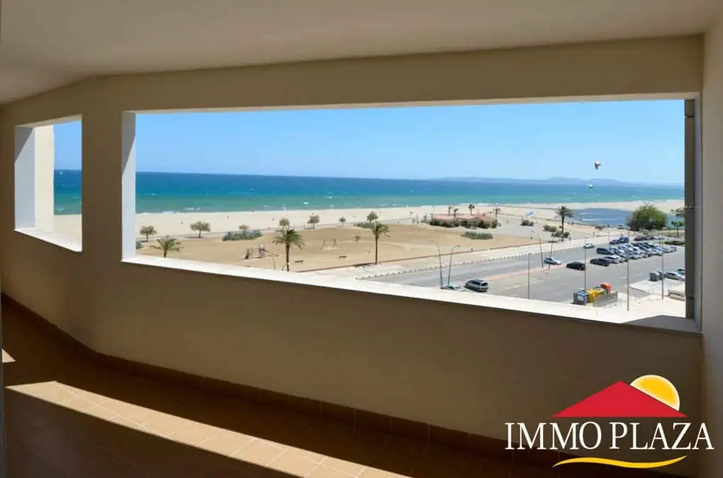 Brand new luxury apartment with two large terraces overlooking the sea and the bay of Rosas. South facing – photo 2