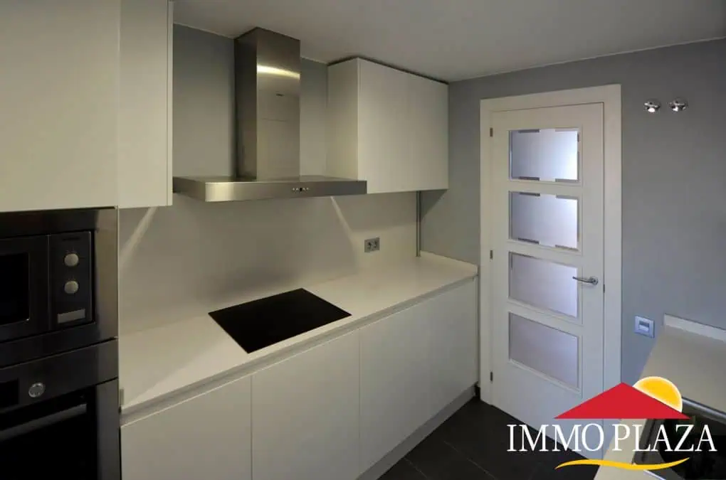 Brand new luxury apartment with two large terraces overlooking the sea and the bay of Rosas. South facing – photo 4