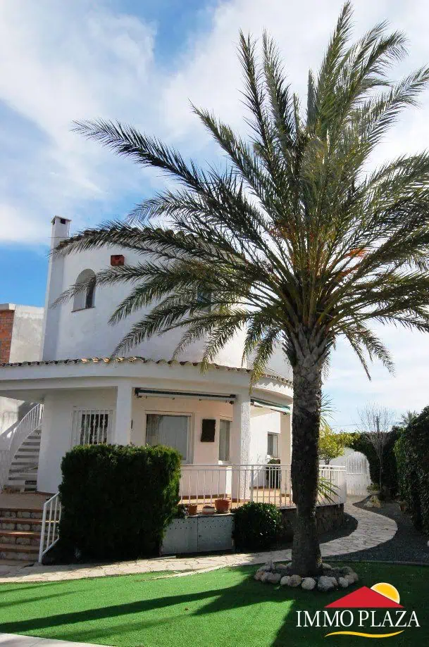20062014145945_5403_IPV11 1st sea line Villa with private pool and mooring, 4 bedrooms on suite and much more ! – photo 5
