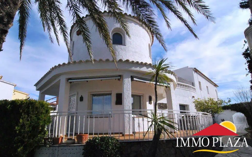 1st sea line Villa with private pool and mooring, 4 bedrooms on suite and much more ! – photo 4