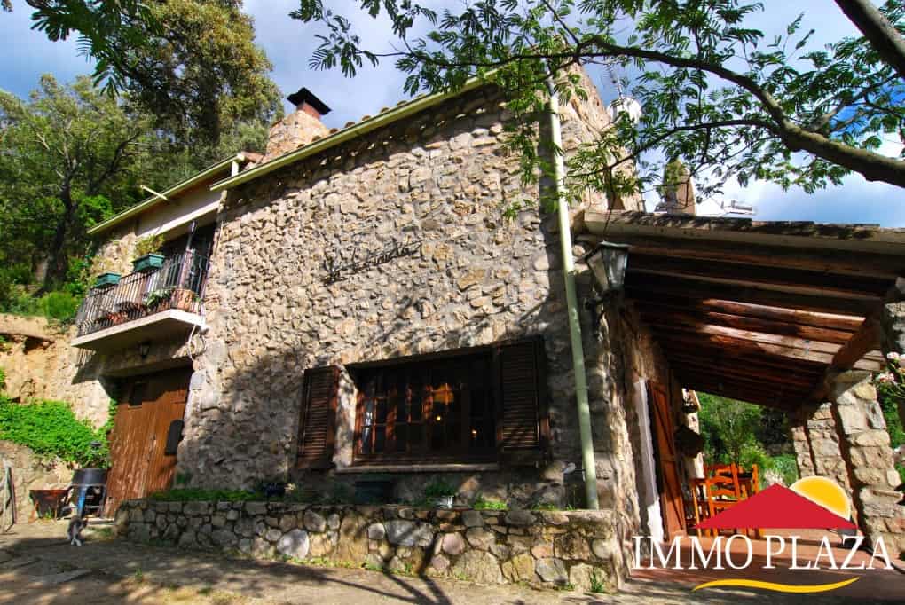 Peaceful idyllic farmhouse at the foot of the Pyrenees, including 6 hectares of land – Costabrava – Catalonia – photo 2