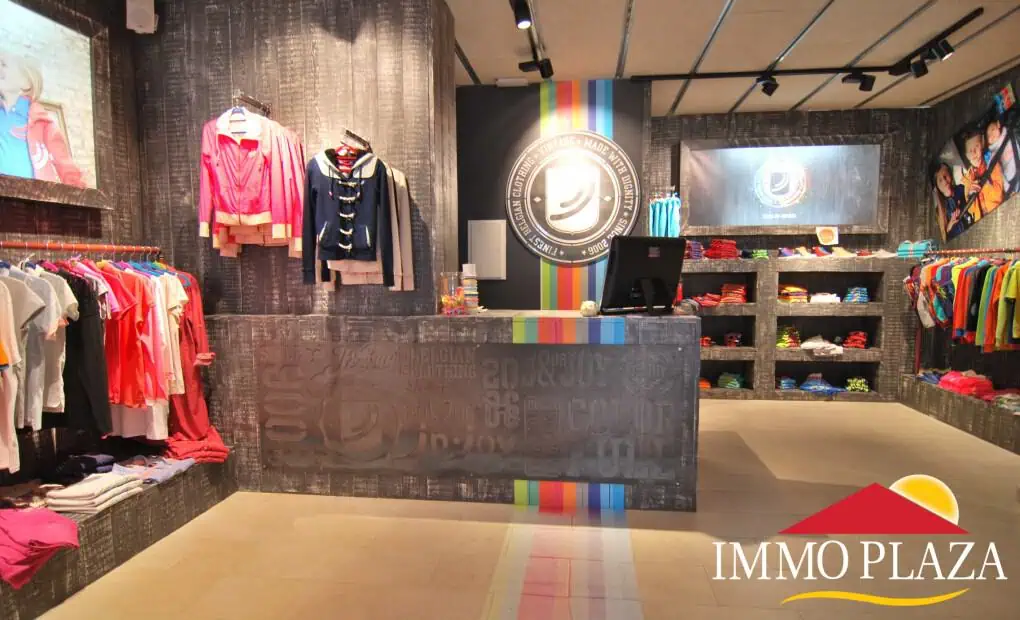 Leasehold of commercial clothing shop of 54 m2 of one level in the main street of Rosas – Costa Brava – photo 3