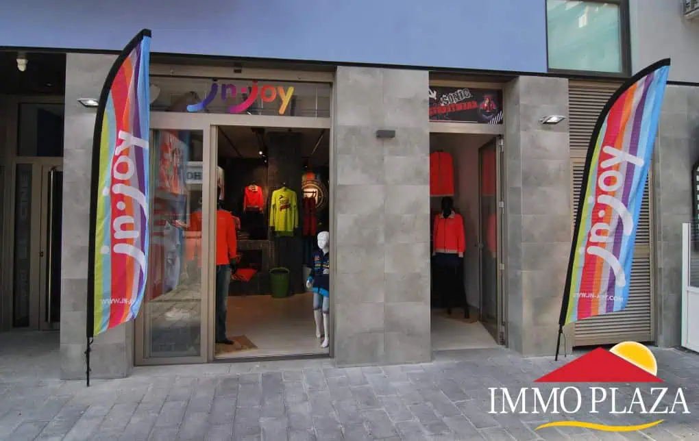 Leasehold of commercial clothing shop of 54 m2 of one level in the main street of Rosas – Costa Brava – photo 6