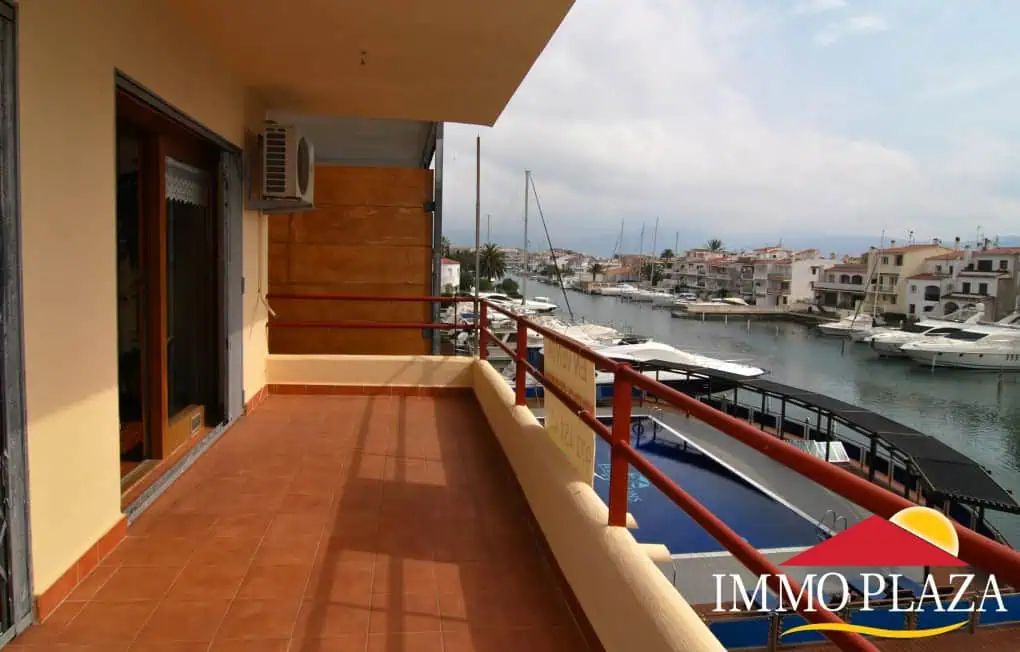 Spacious apartment located in Port Salins 5 min. from the beach, private garage in Empuriabrava – Girona – photo 5