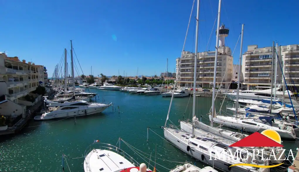 RESERVED: Beautiful luxury apartment located in the Main Port in Empuriabrava – Costa Brava North (option: private parking and storage room) – photo 3