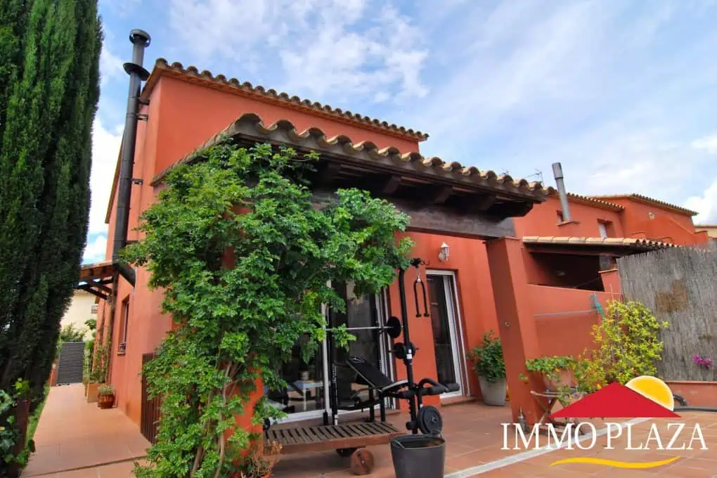 Pretty modern house, provided with all comforts, 4 bedrooms, garage, swimming pool – Empuriabrava – Costabrava – photo 2