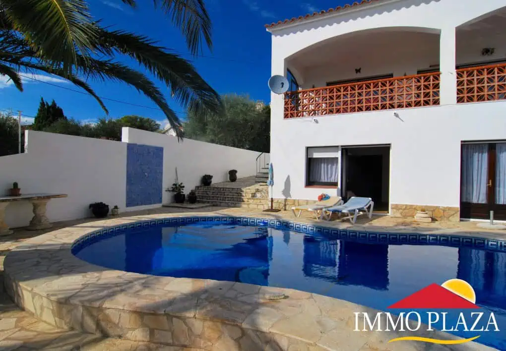 Spacious south facing villa with 4 bedrooms, pool and views of the Bay of Roses – Costa Brava – Spain – photo 5