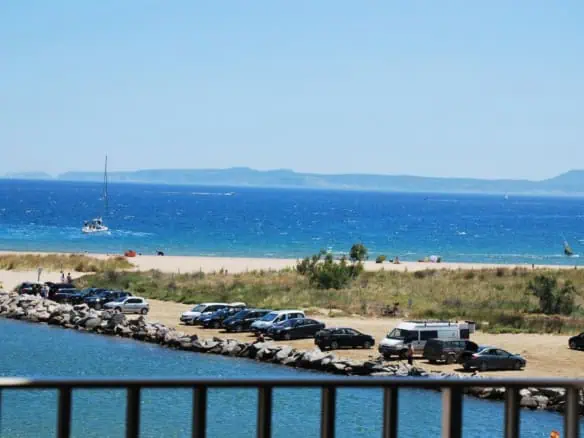 Apartment completely renovated, 30 seconds from the beach, with private parking in Santa Margarita – Rosas – Costa Brava