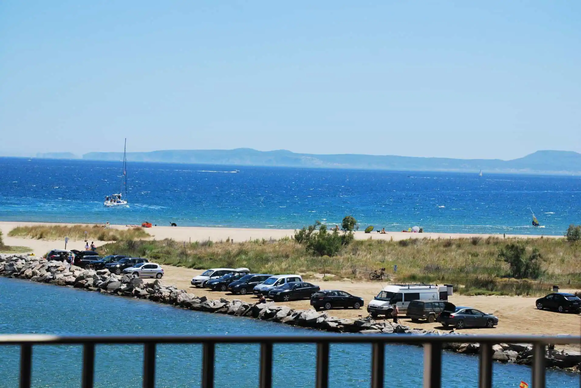 Apartment completely renovated, 30 seconds from the beach, with private parking in Santa Margarita – Rosas – Costa Brava