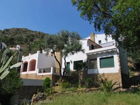 Lovely holiday home 5 minutes from the beach walk in Canyelles-Bay of Roses, Costa Brava North