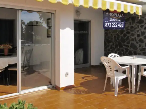 RESERVED – Large apartment with a beautiful terrace offering stunning views of the canal near the harbor of Empuriabrava