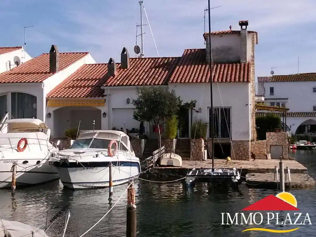 Beautiful fisherman house near the exit of the port of Empuriabrava – Bahia de Rosas – photo 2