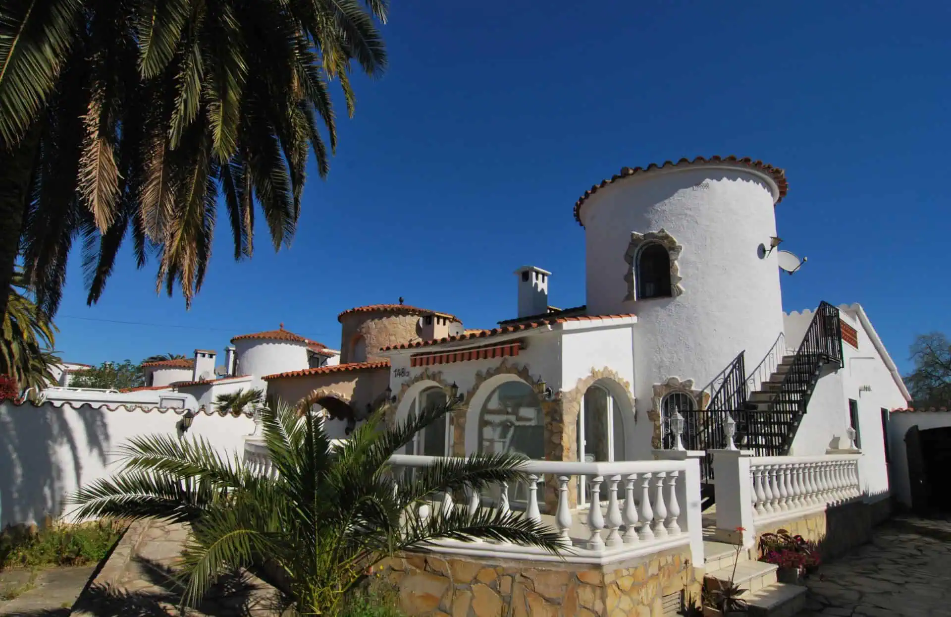 22042015163440_71 Cosy small Villa in a traditional Empuriabrava-style with a tower, ideal holiday home situated in the Bay of Rosas