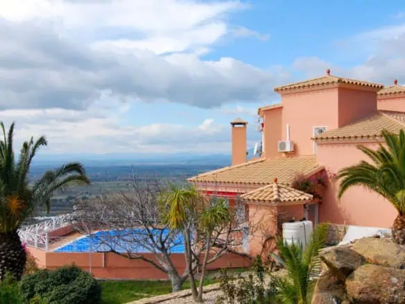 Lovely villa with guest house and stunning views over the Bay of Roses – Palau Saverdera