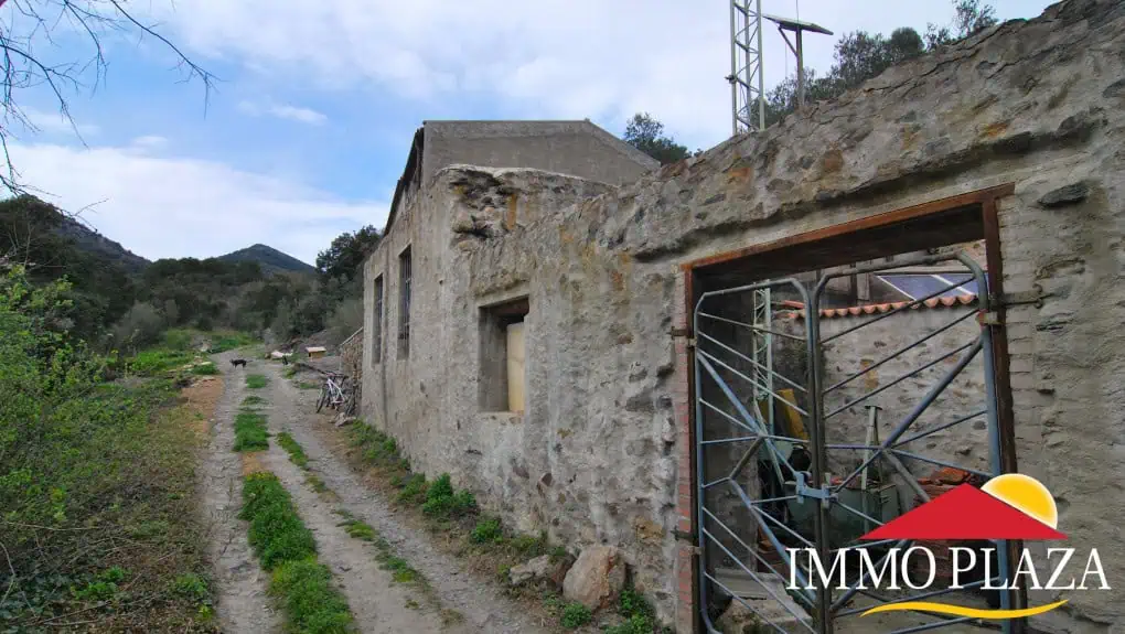 Country house with pool (project in progress) in « Els Villars » – Espolla – photo 9