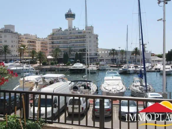 RESERVED: Modern apartment close to the centre with beautiful views on the harbour of Empuriabrava – Costa Brava