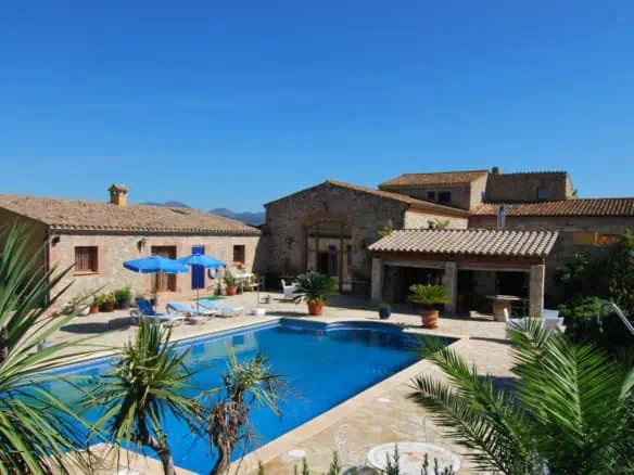 Exceptional masia with hotel license in Pedret y Marza in the Bay of Roses – Alt Emporda