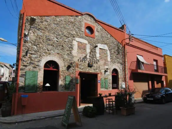 Leasehold: Rustic Bar & Restaurant existence for over 80 years, only 2 owners