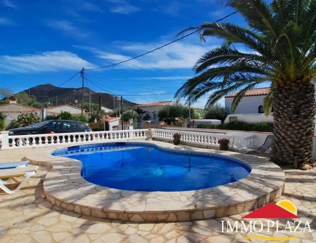 Spacious south facing villa with 4 bedrooms, pool and views of the Bay of Roses – Costa Brava – Spain – photo 2