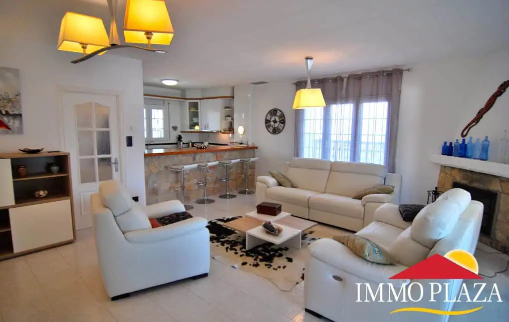 Superb renovated villa on the canal with 3 bedrooms, swimming pool and mooring 15m – Empuriabrava – Costa Brava North – photo 3