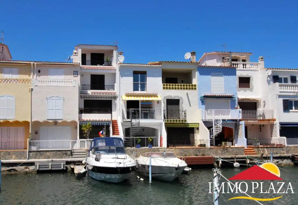 Modern fisherman’s house with mooring 10×4 m, garage and parking in the marina of Empuriabrava – Costa Brava – photo 2