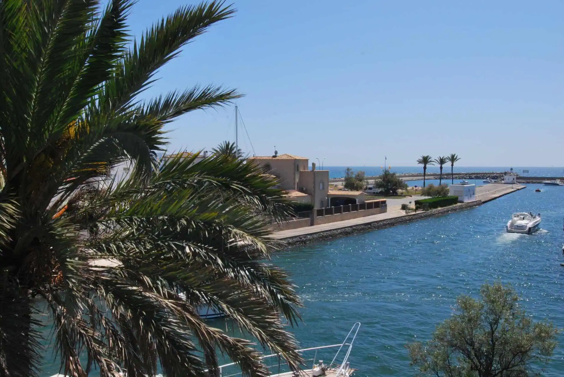 Apartment with 2 bedrooms with sea and canals view, 2 min from the mouth of the sea – Empuriabrava – Costa Brava