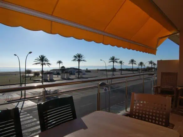 First line apartment, fully furnished and modernly equipped. Rosas Bay – Empuriabrava