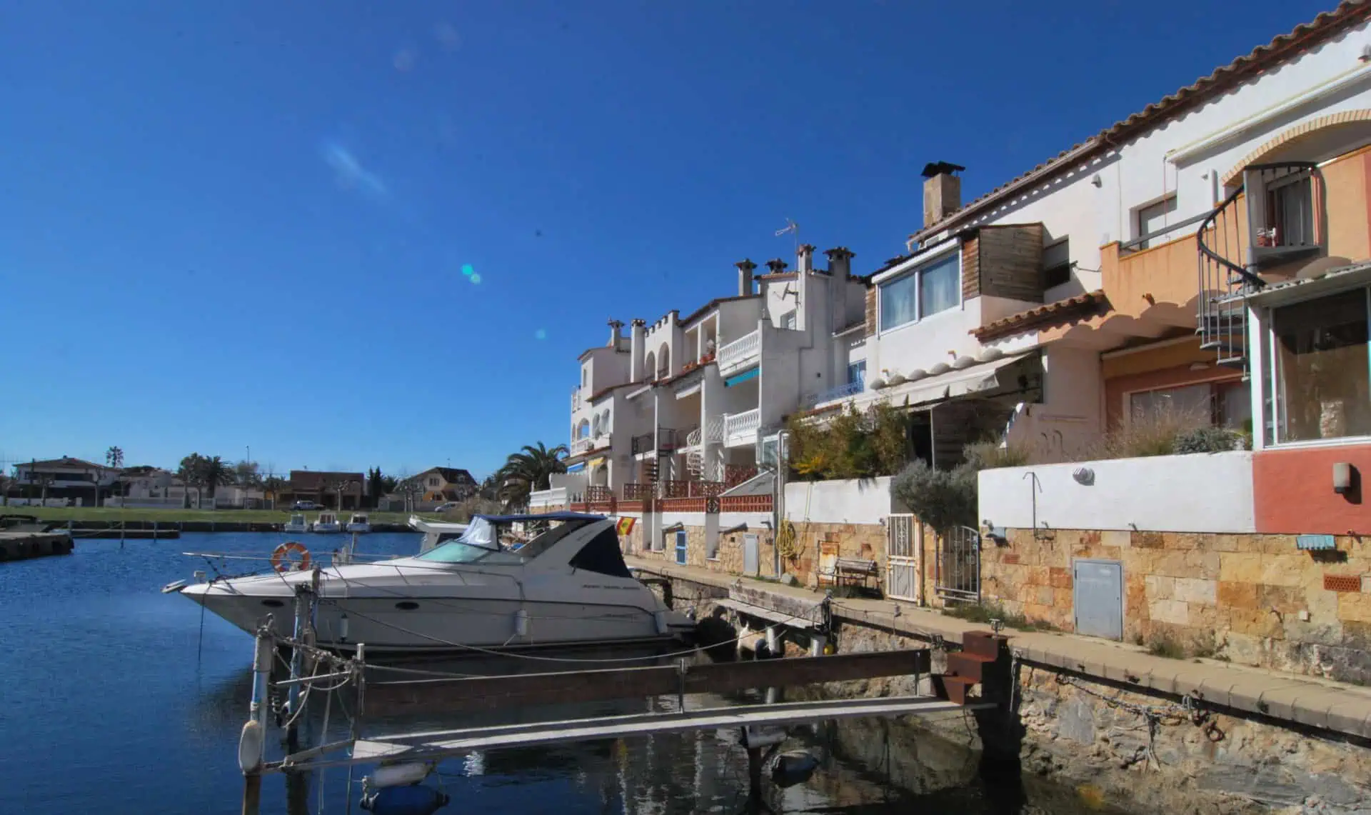 2310201595937_95 RESERVED: Fisherman house with private boat mooring, garage and parking in the Marina of Empuriabrava – Costa Brava