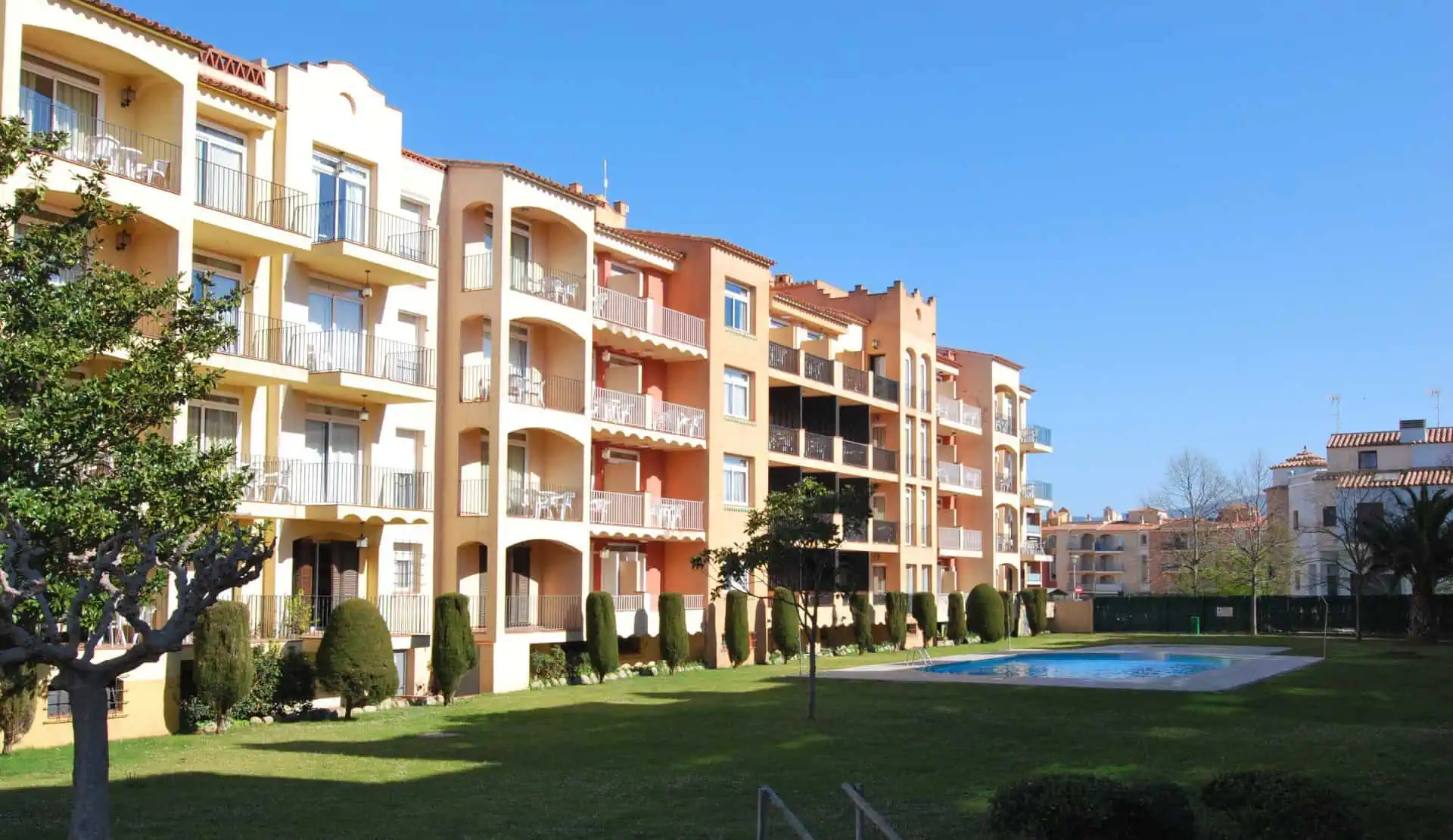 24042015115628_109 Apartment on the ground floor with several pools, 2 minutes from the beach of Empuriabrava – Costa Brava