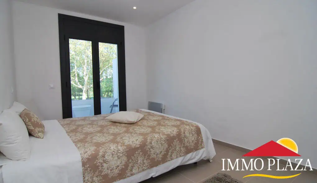 Modern house renovated with mooring of 6 meters, a garage and 3 terraces in the Marina Empuriabrava – Spain – photo 5