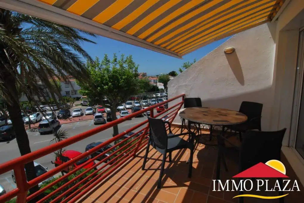 RESERVED: Apartment in 1st line of sea with a large terrace overlooking the sea with storage, in the center of Empuriabrava – Costa Brava – photo 3
