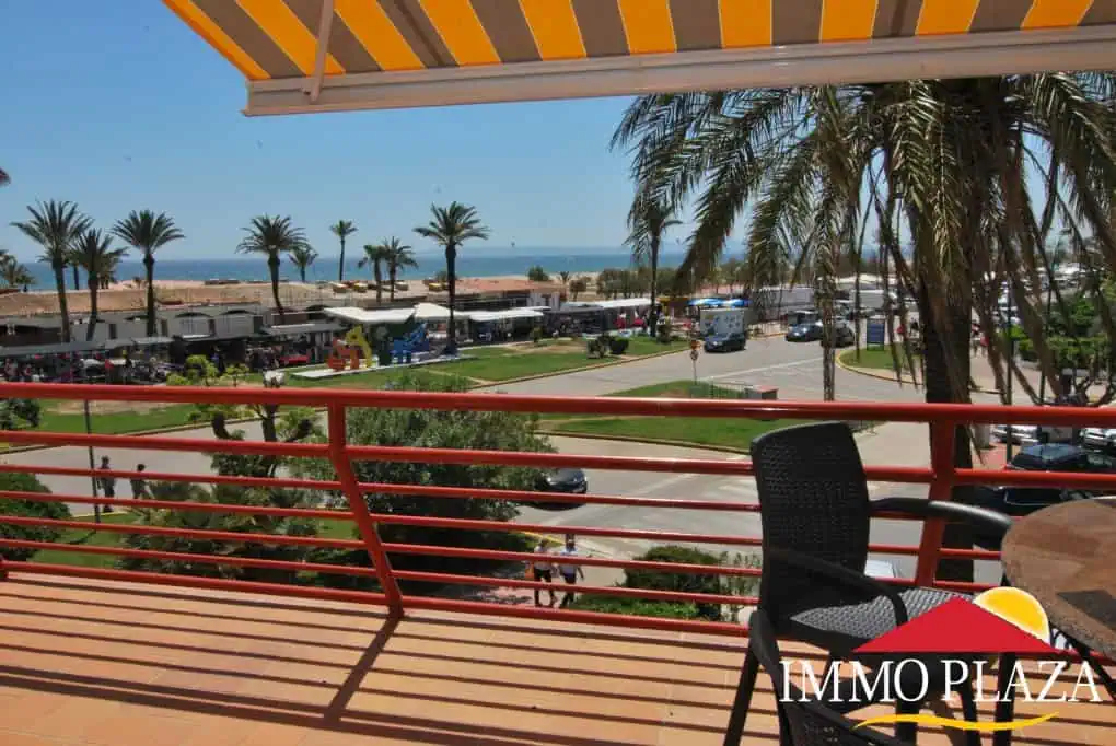 RESERVED: Apartment in 1st line of sea with a large terrace overlooking the sea with storage, in the center of Empuriabrava – Costa Brava – photo 4